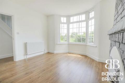 3 bedroom semi-detached house for sale - Aveley Road, Upminster, ., RM14 2TQ