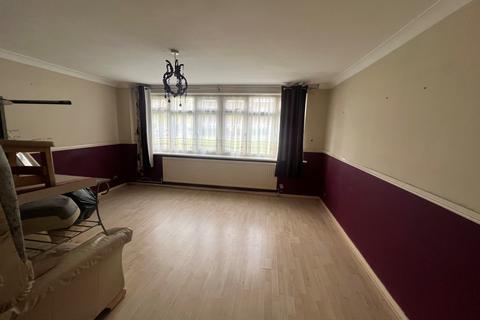 2 bedroom flat for sale - Boteley Close, Chingford, E4