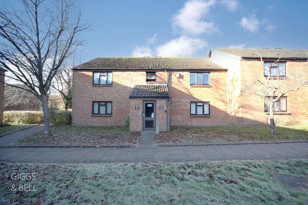 Links Way, Luton, Bedfordshire, LU2 1 bed apartment £170,000