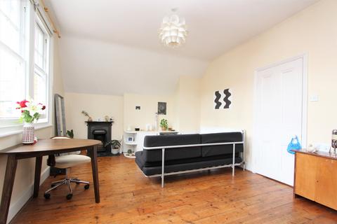 Dukes Avenue, Muswell Hill, N10