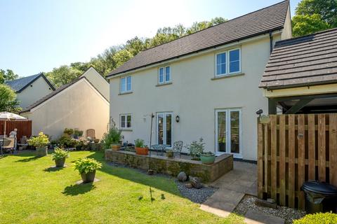 8 Batherm Close, Bampton, Tiverton, EX16 9FB