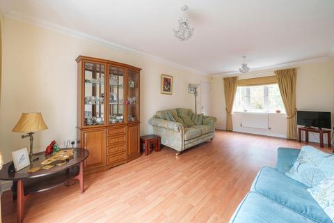8 Batherm Close, Bampton, Tiverton, EX16 9FB