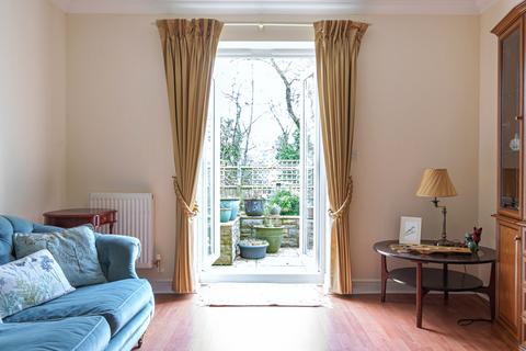 8 Batherm Close, Bampton, Tiverton, EX16 9FB