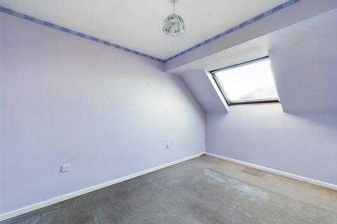 20 Armscroft Court, Gloucester, GL2 0TE