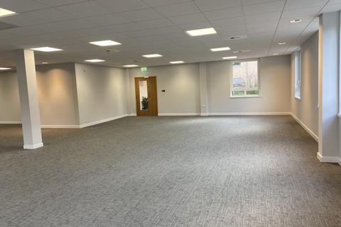 Office to rent - 6180 Knights Court, Birmingham Business Park, Solihull Parkway, Solihull, West Midlands, B37 7YB