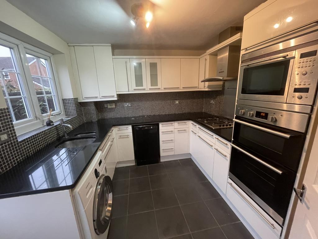 Swallow Drive, Syston, LE7 3 bed detached house £1,200 pcm (£277 pw)