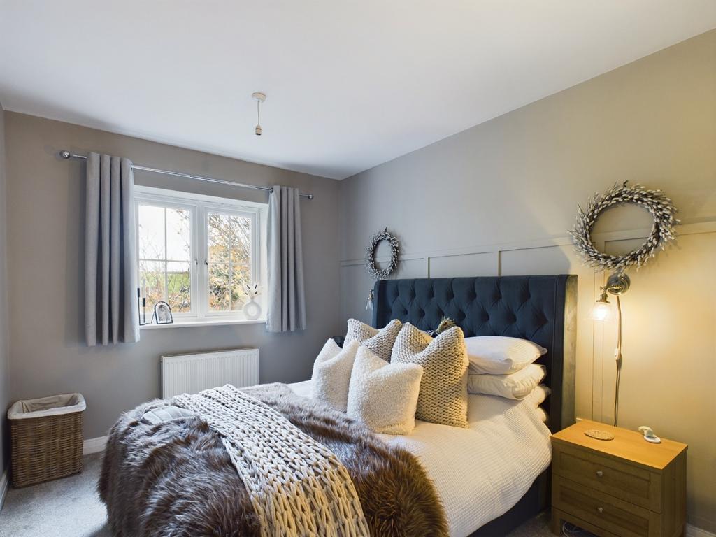 Franklins, Maple Cross 2 bed apartment £295,000