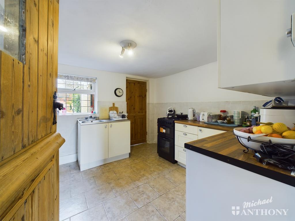 Weston Road, Aston Clinton 2 bed cottage for sale £290,000