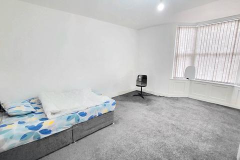 Studio to rent, Hylton Road, Sunderland SR4