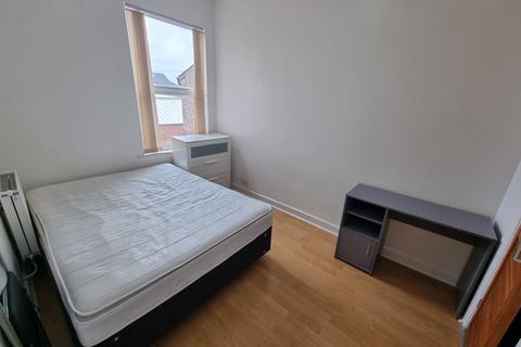 4 bedroom terraced house to rent - Holywood Street, M14 4ES