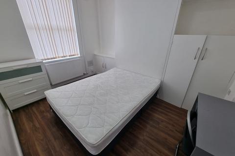 4 bedroom terraced house to rent - Holywood Street, M14 4ES