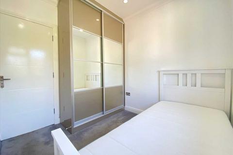 1 bedroom in a house share to rent - Perryn Road, Acton