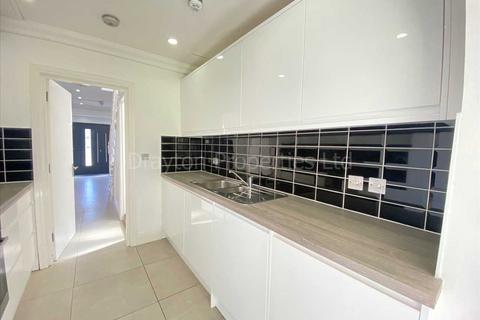 1 bedroom in a house share to rent - Perryn Road, Acton