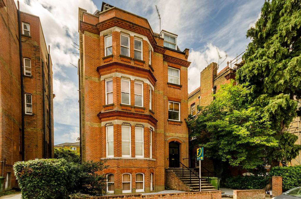 Claremont Gardens, Surbiton, KT6 2 bed flat to rent £1,800 pcm (£415 pw)