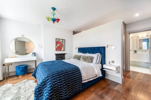 4 bedroom semi-detached house to rent - Staverton Road, Brondesbury Park, London, NW2