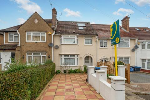 4 bedroom terraced house to rent - Chipstead Gardens, Gladstone Park, London, NW2