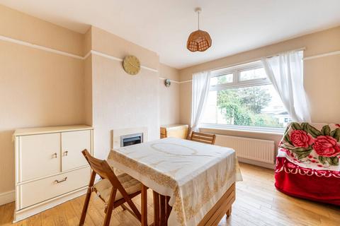 4 bedroom terraced house to rent - Chipstead Gardens, Gladstone Park, London, NW2