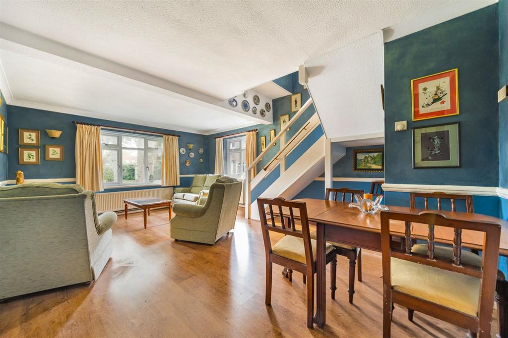 Sitting Room/Dining Room