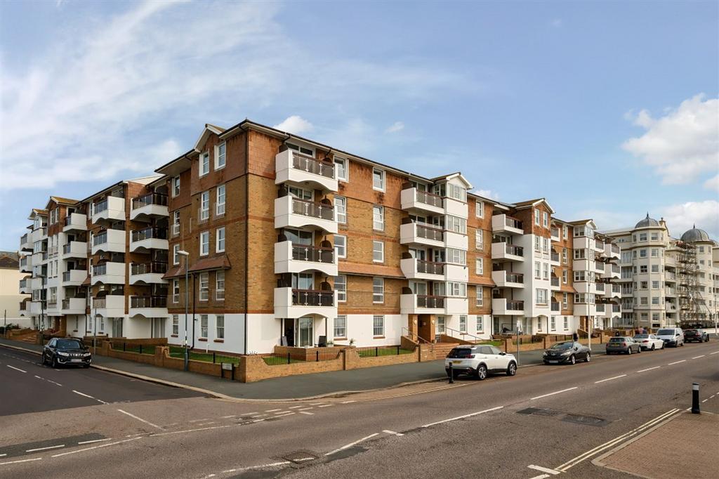 Berkeley Court, The Esplanade 2 bed ground floor flat for sale £260,000