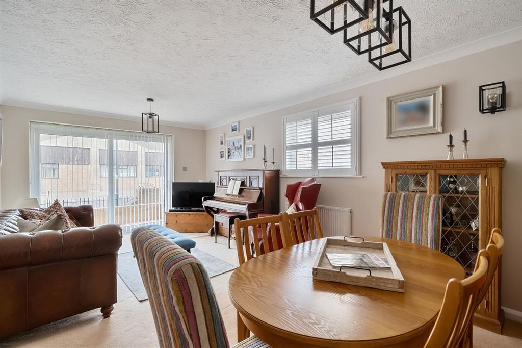 Berkeley Court, The Esplanade 2 bed ground floor flat for sale £260,000