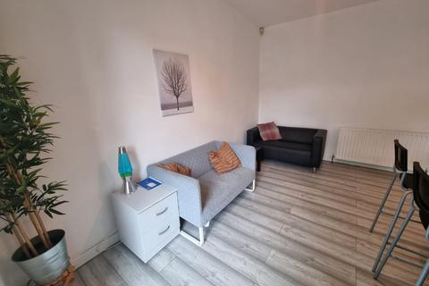 4 bedroom terraced house to rent - Olney Street, M13 0EN