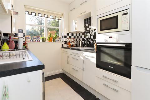 2 bedroom bungalow for sale - Marriot Terrace, Chorleywood, Rickmansworth, Hertfordshire, WD3