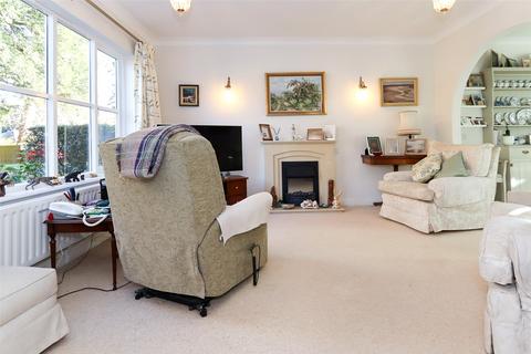 2 bedroom bungalow for sale - Marriot Terrace, Chorleywood, Rickmansworth, Hertfordshire, WD3