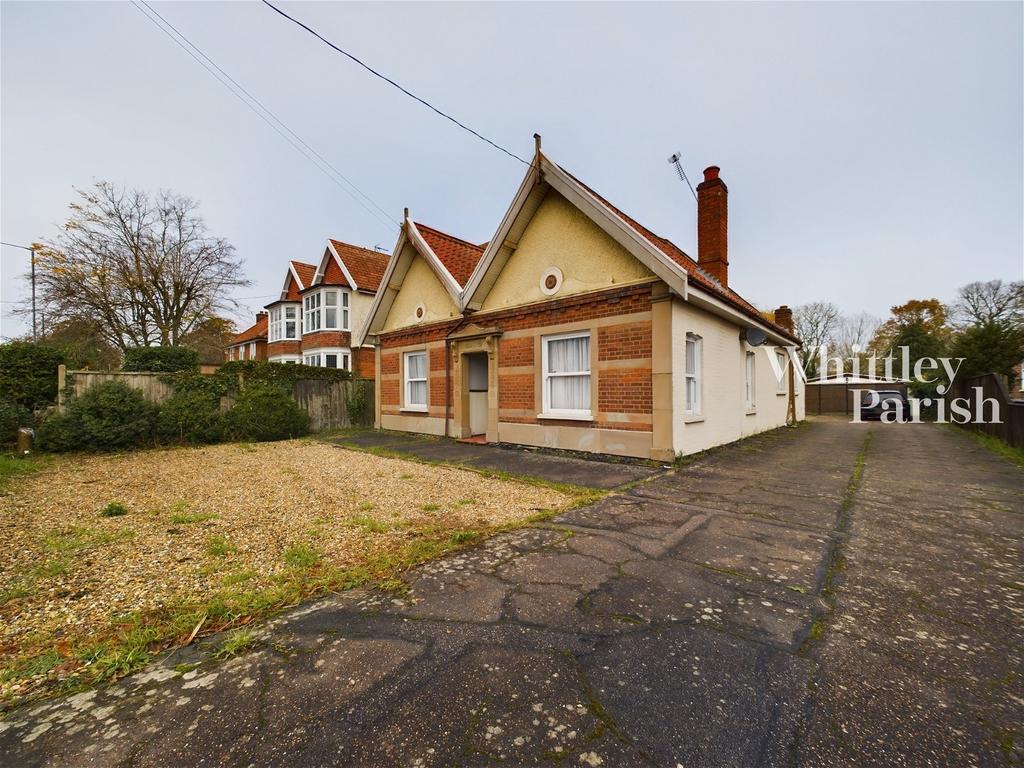Victoria Road, Diss 4 bed detached bungalow for sale £390,000