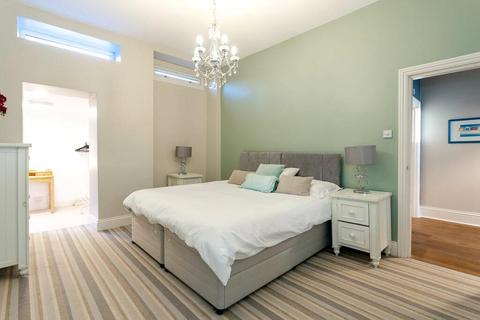 4 bedroom apartment to rent, Tottenham Road, De Beauvoir, Islington, London, N1