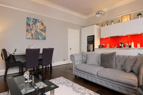2 bedroom flat to rent, The Mount, York, YO24