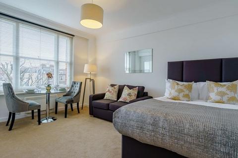 Studio to rent, Hill Street, London