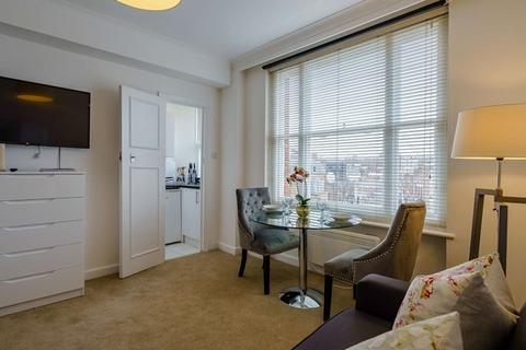 Studio to rent, Hill Street, London