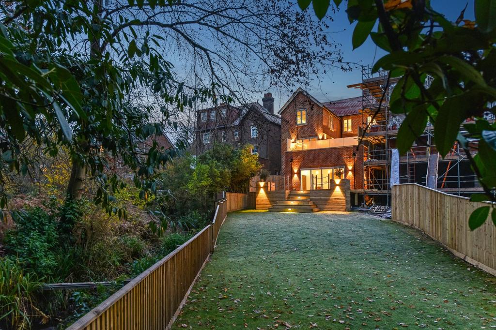 Kings Road, Haslemere, Surrey 4 bed detached house for sale £1,250,000