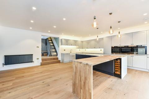 34 Kings Road, Haslemere, GU27 2QG