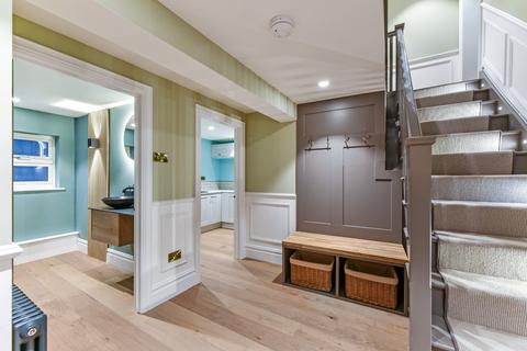 34 Kings Road, Haslemere, GU27 2QG