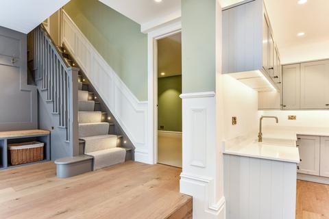34 Kings Road, Haslemere, GU27 2QG