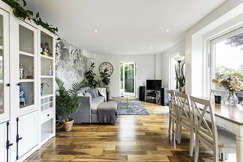 3 bedroom flat to rent, - Hackney Rd, London E2