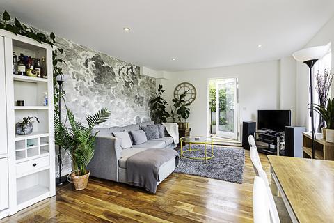 3 bedroom flat to rent, Old Axe, - Hackney Rd, London E2