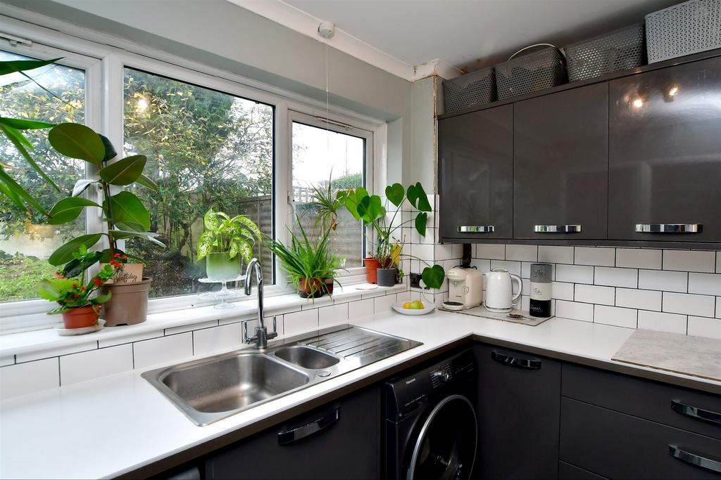 Bexhill Road, Woodingdean, Brighton, East Sussex 3 bed end of terrace