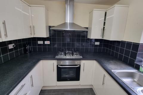 6 bedroom terraced house to rent, Ruskin Avenue, M14 4DG