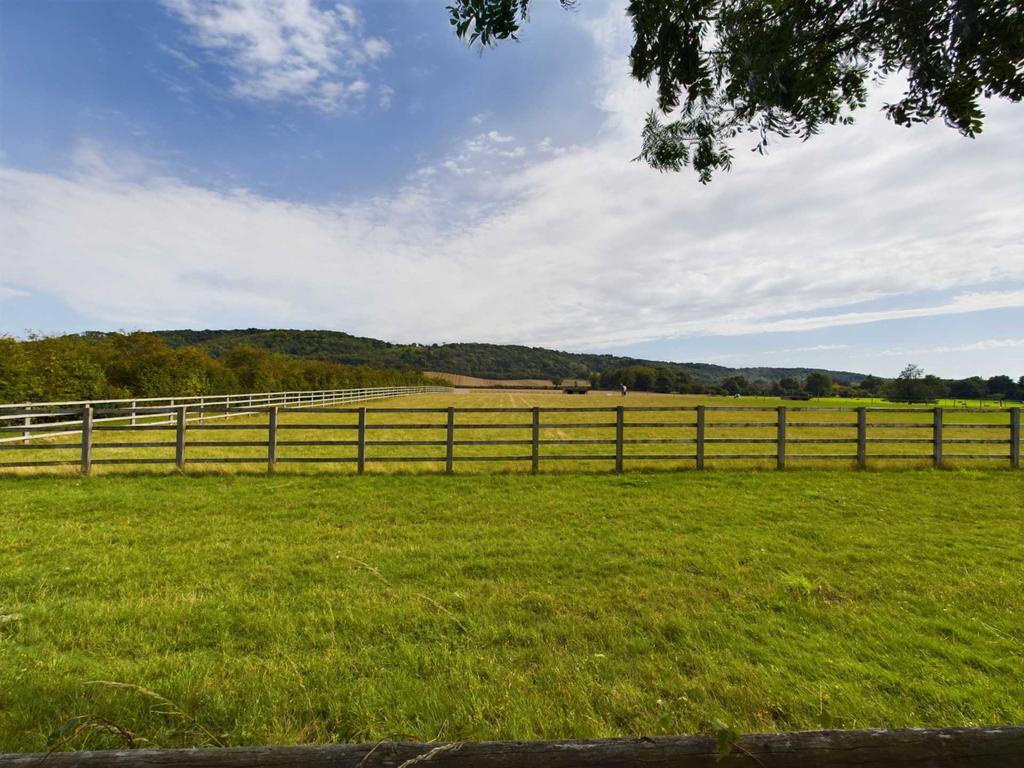 Lower Icknield Way, Chinnor OX39 4 bed detached house for sale £875,000
