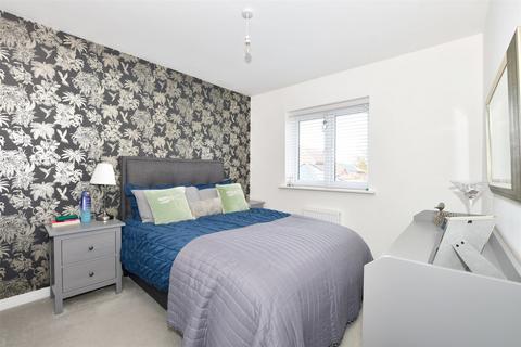 13 Catsfield, Billingshurst, RH14 9XQ