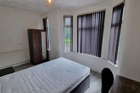 5 bedroom terraced house to rent, Platt Lane, M14 5NN