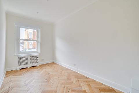 3 bedroom maisonette for sale, Orbain Road, London