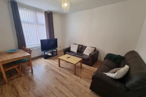 4 bedroom terraced house to rent - Platt Lane, M14 7BS