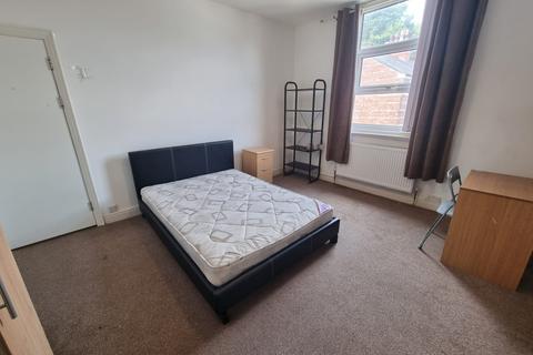 4 bedroom terraced house to rent - Platt Lane, M14 7BS