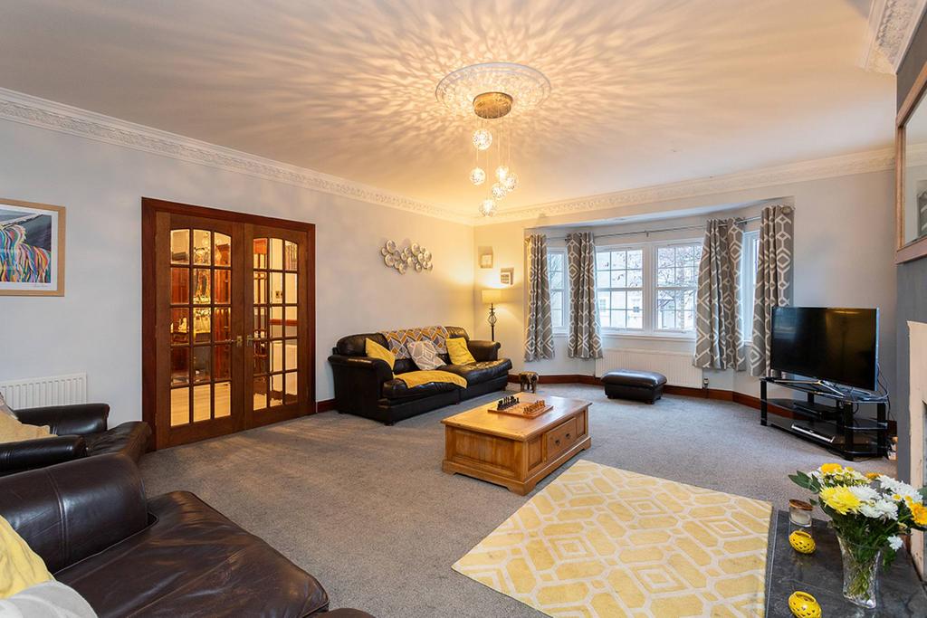 1 Mount Frost Gardens, Markinch, Glenrothes, KY7 6JL 5 bed detached