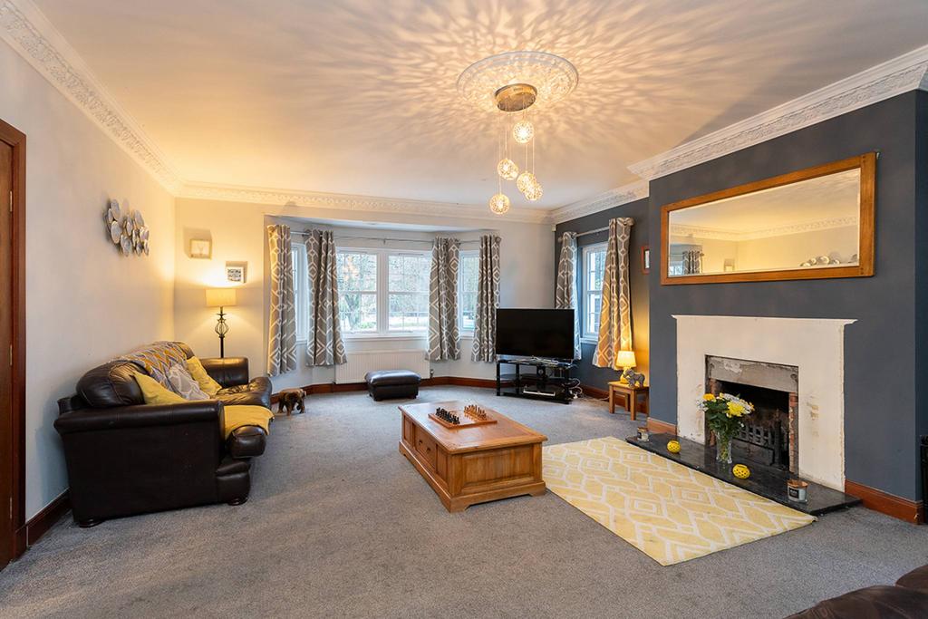 1 Mount Frost Gardens, Markinch, Glenrothes, KY7 6JL 5 bed detached