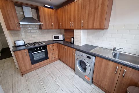 4 bedroom terraced house to rent, Claremont Road, M14 7WJ