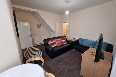 4 bedroom terraced house to rent, Claremont Road, M14 7WJ